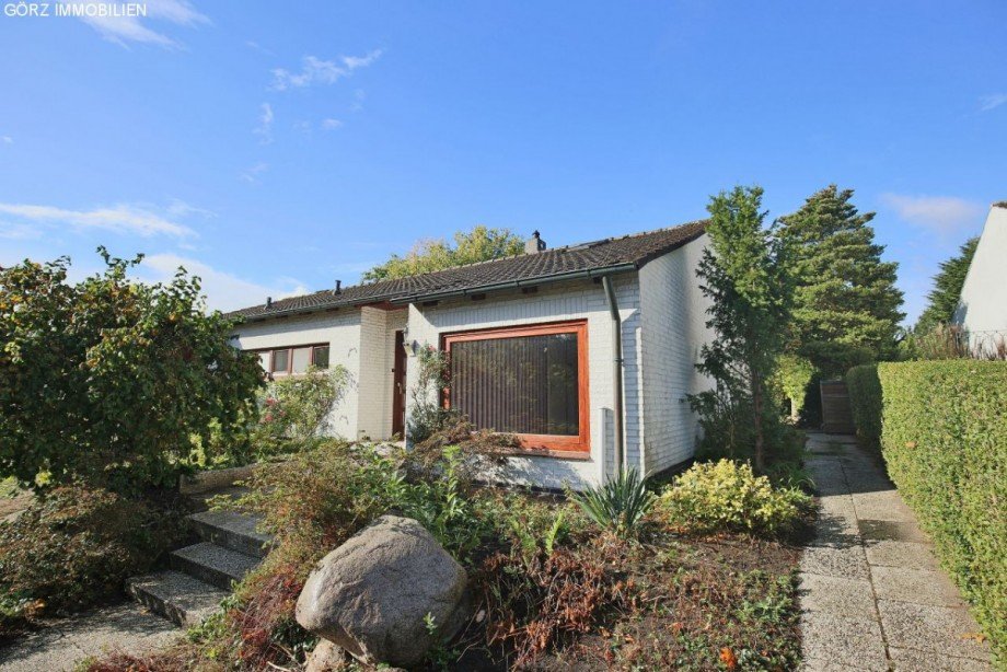 Weg zum Garten Einfamilienhaus Quickborn