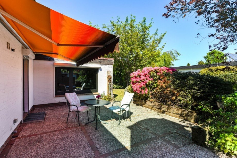 S�d-Ost-Terrasse mit Markise Einfamilienhaus Norderstedt / Glash�tte