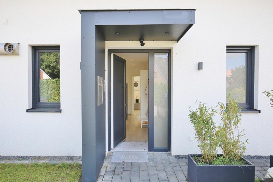 �berdachter Eingangsbereich Doppelhaush�lfte Elmshorn