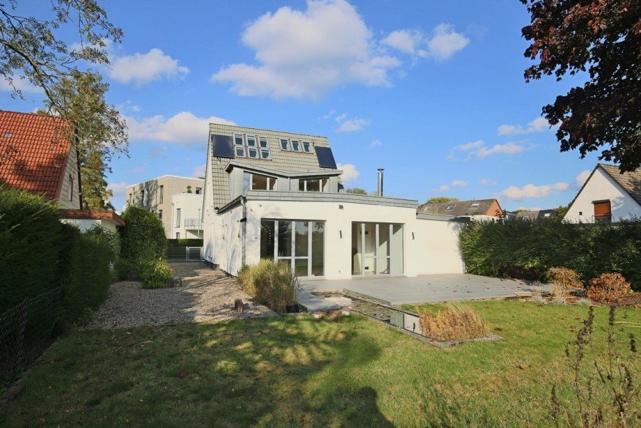Blick auf R�ckansicht Einfamilienhaus Norderstedt