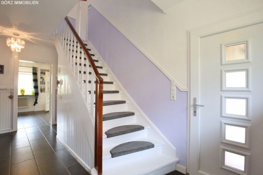 Holztreppe in das Obergeschoss Einfamilienhaus Barmstedt