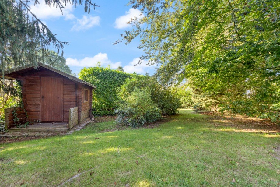 Ger�tehaus im hinteren Garten Einfamilienhaus Tangstedt