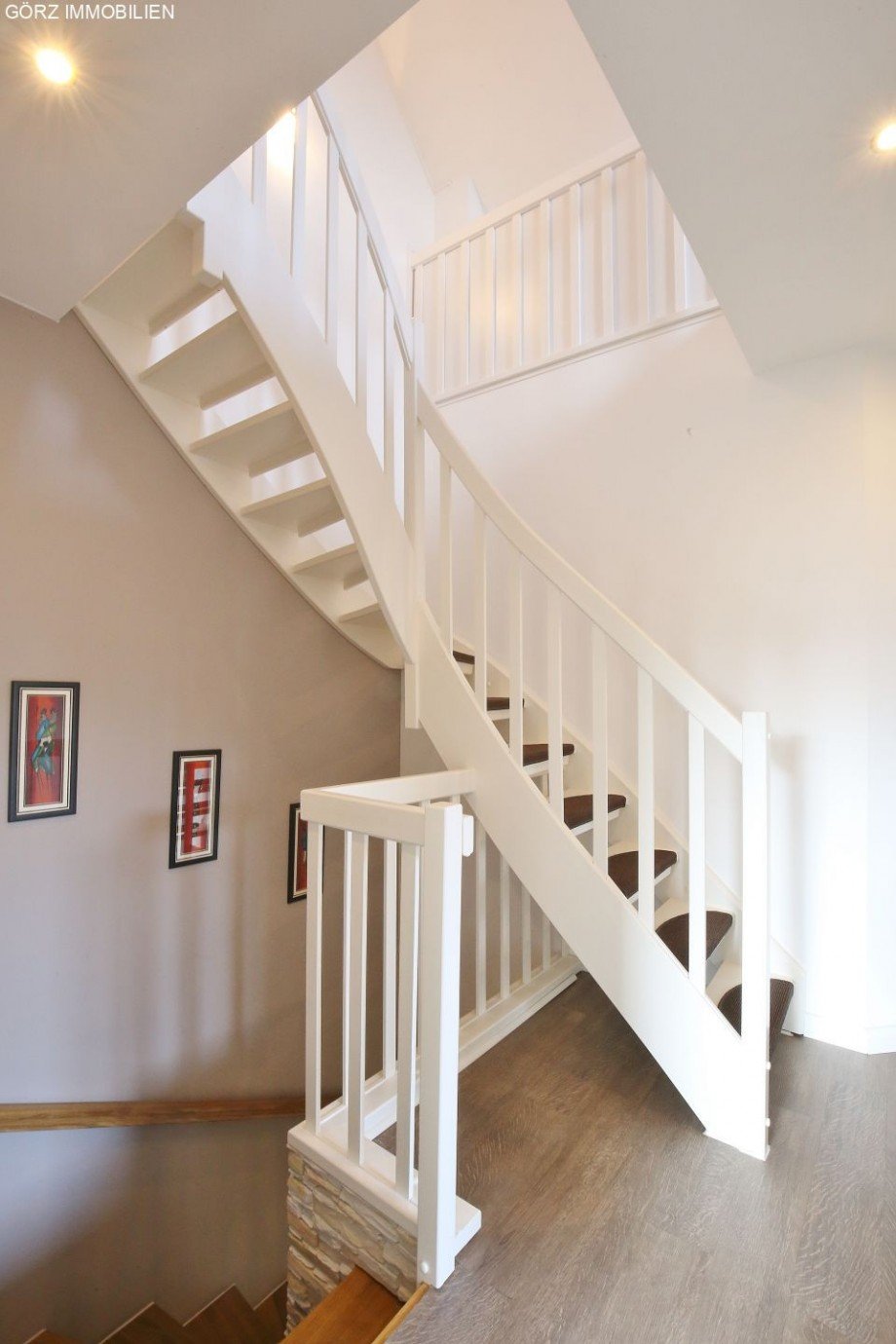Edle Holztreppe Doppelhaush�lfte Norderstedt