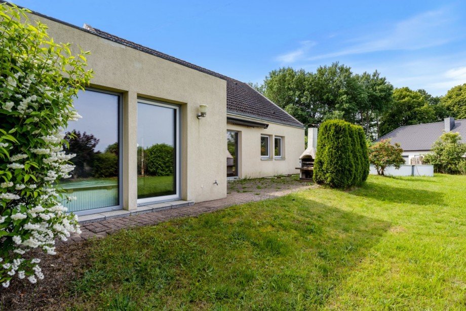 Blick auf das Wohnzimmer Einfamilienhaus Schmalfeld