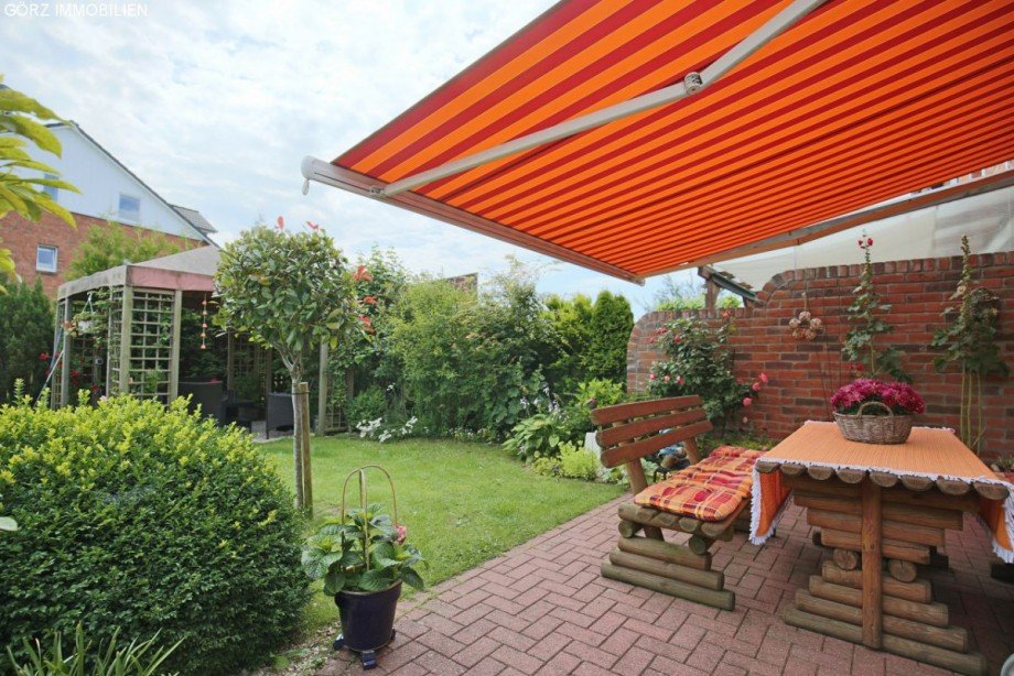 Terrasse mit Markise Reihenendhaus Pinneberg