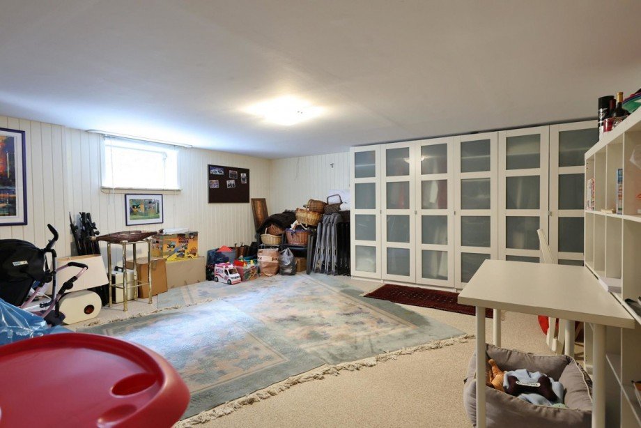 wohnlich ausgebautes Zimmer KG Einfamilienhaus B�nningstedt