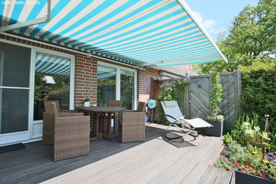 Tolle Terrasse mit Markise Reihenhaus Norderstedt