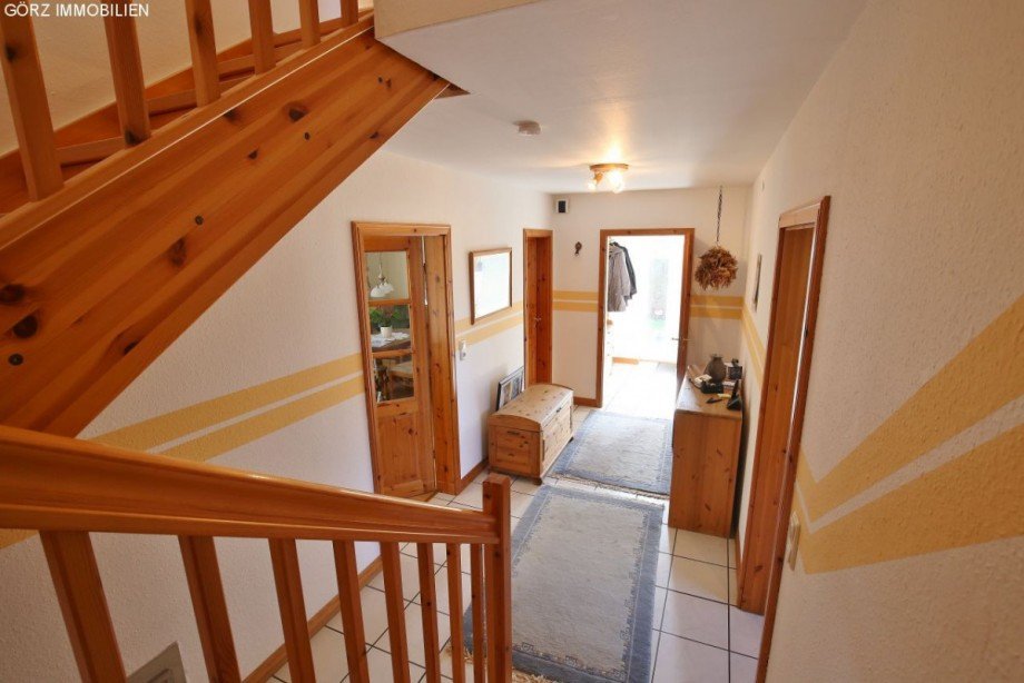 Holztreppe in das Obergeschoss Reihenendhaus Barmstedt