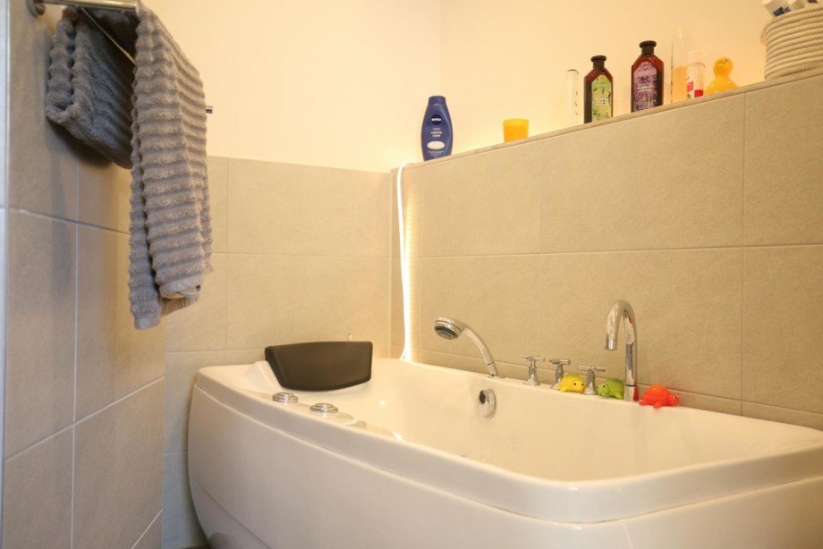 Wirlpool-Badewanne Doppelhaush�lfte Pinneberg