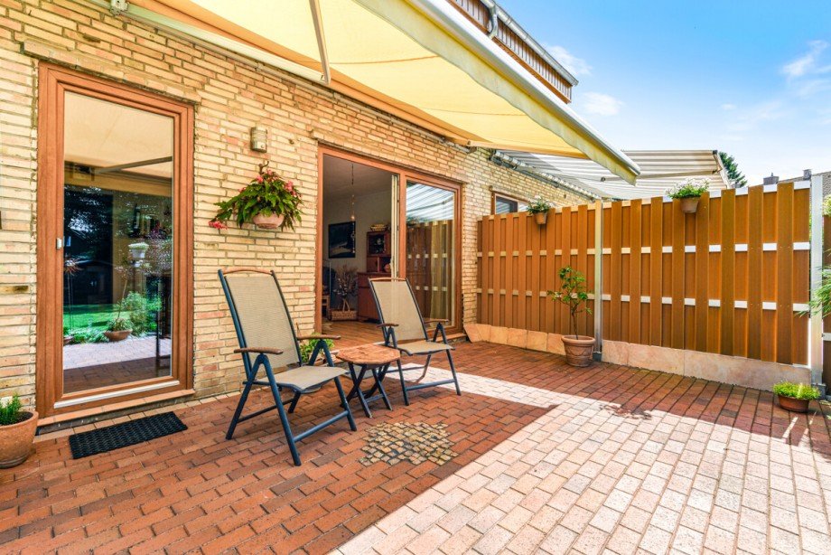 Terrasse inkl. Markise Doppelhaush�lfte Henstedt-Ulzburg
