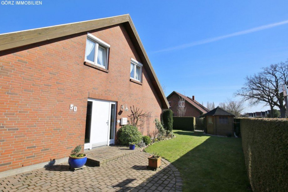 Eingang mit sch�ner Pflasterung Reihenendhaus Barmstedt