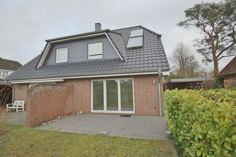 Blick zur Terrasse Doppelhaush�lfte Norderstedt