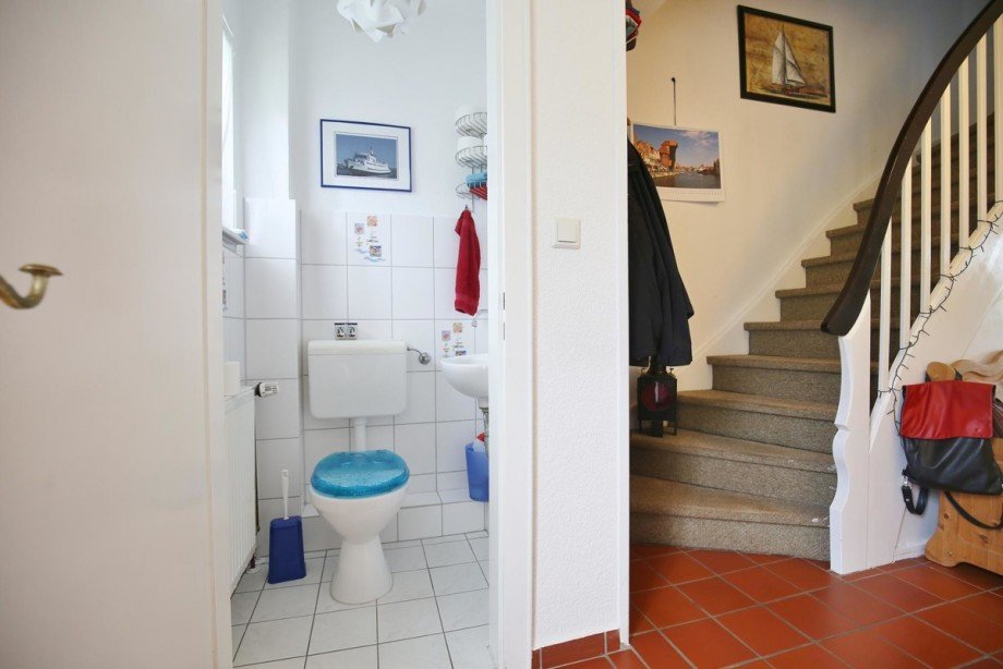 Flur mit Blick ins G�ste-WC Reiheneckhaus Halstenbek