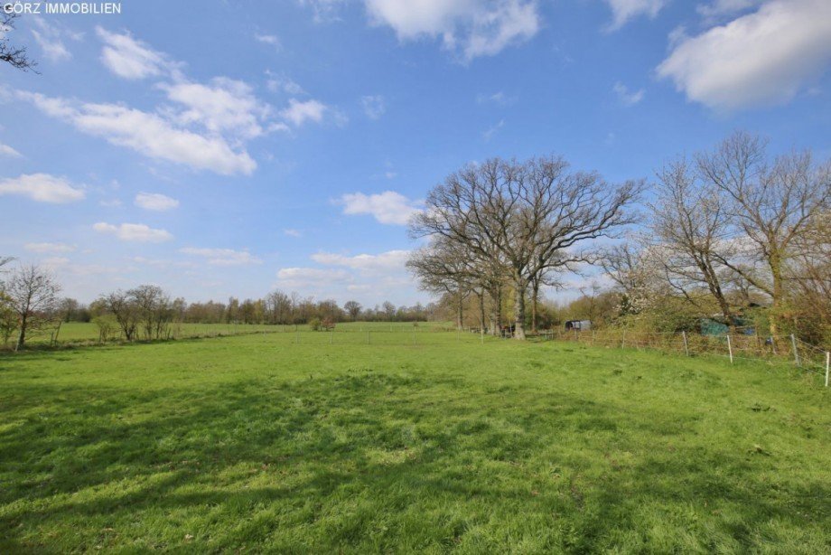 gr�ne Wiese Mehrfamilienhaus Lutzhorn