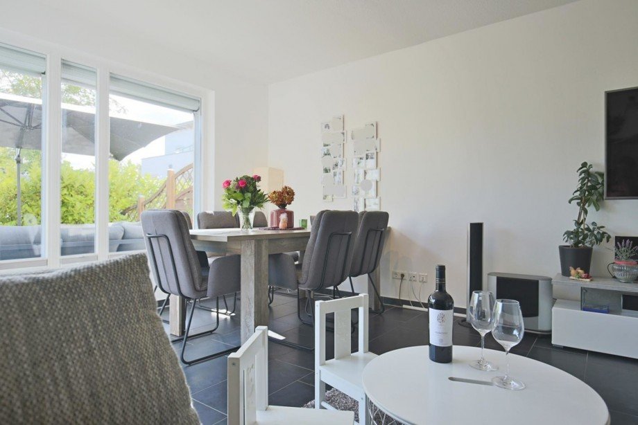 Platz f�r einen gro�en Esstisch Stadthaus Norderstedt