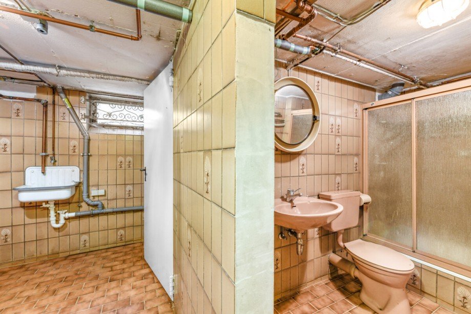 Heizungsraum und Duschbad im KG Einfamilienhaus Tangstedt-Wilstedt