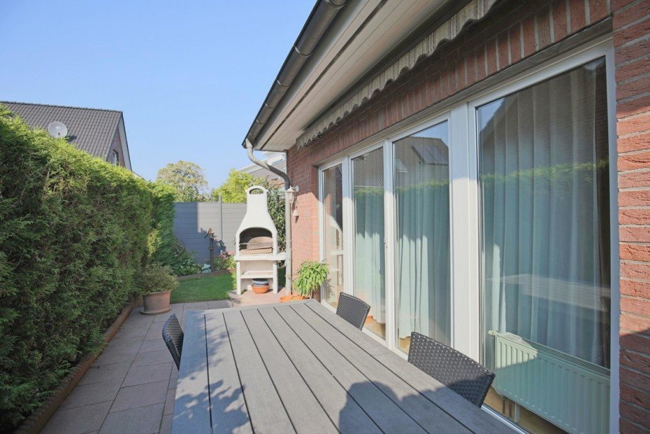 Terrasse mit Au�engrill Doppelhaush�lfte Hasloh