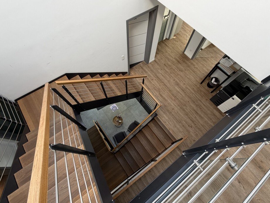 Blick Treppenhaus B�rohaus Quickborn