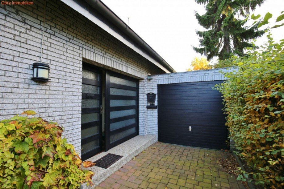 Hauseingang und Garage Einfamilienhaus Pinneberg