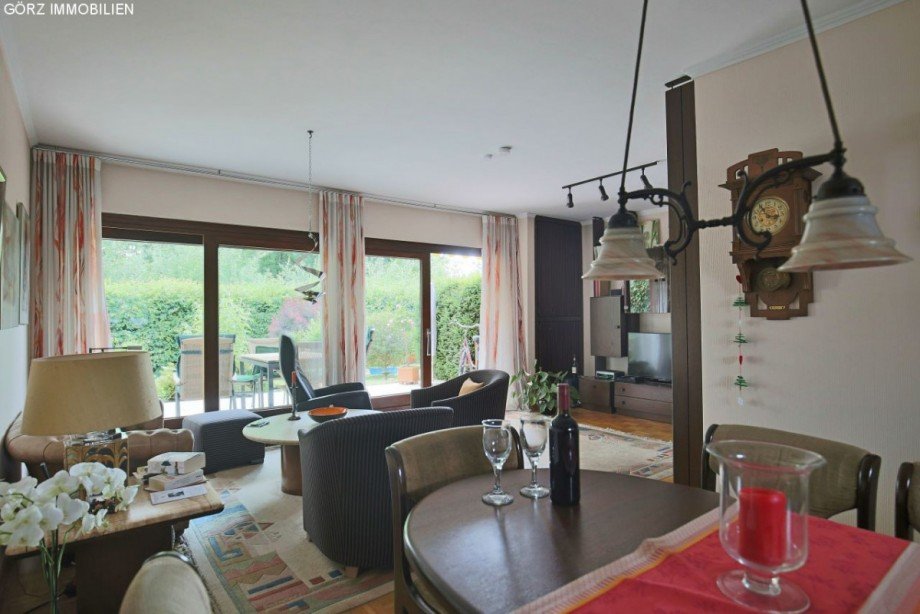 Wohnzimmer mit gro�er Fensterfront Reihenmittelhaus Norderstedt