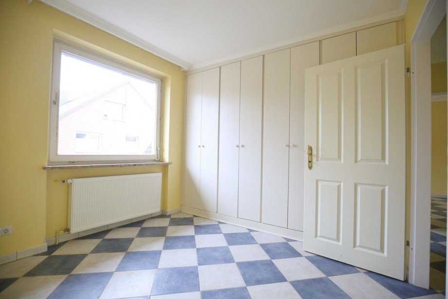 Zimmer mit Einbauschrank Dachgeschosswohnung Norderstedt