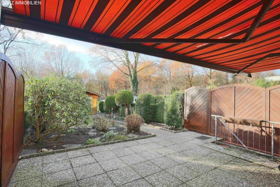 Terrasse mir Markise Reihenmittelhaus K�lln-Reisiek