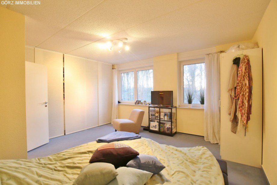 Einbauschrank mit Schiebelamellen Reihenhaus Wedel