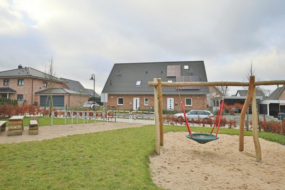 Spielplatz Doppelhaush�lfte Kisdorf