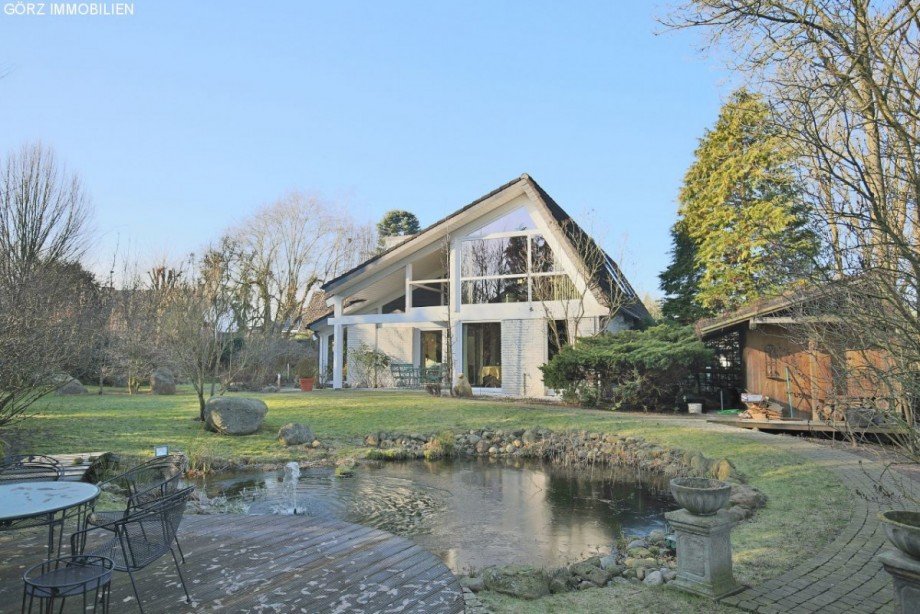 Garten mit Gartenh�uschen und Teich Einfamilienhaus Sieversh�tten