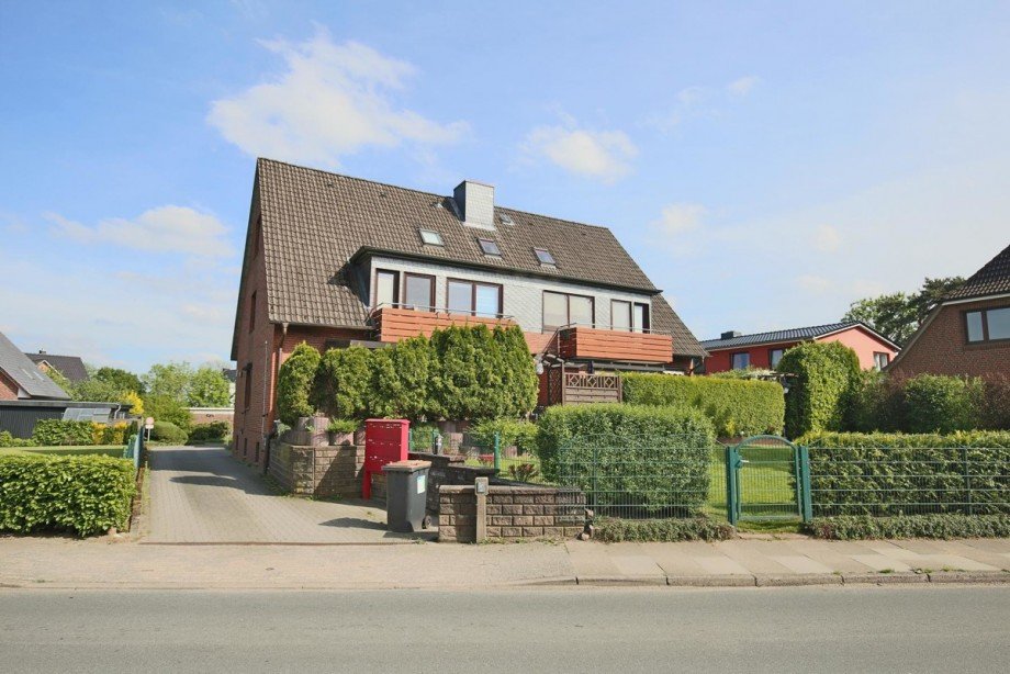 Stra�enansicht Dachgeschosswohnung Tangstedt
