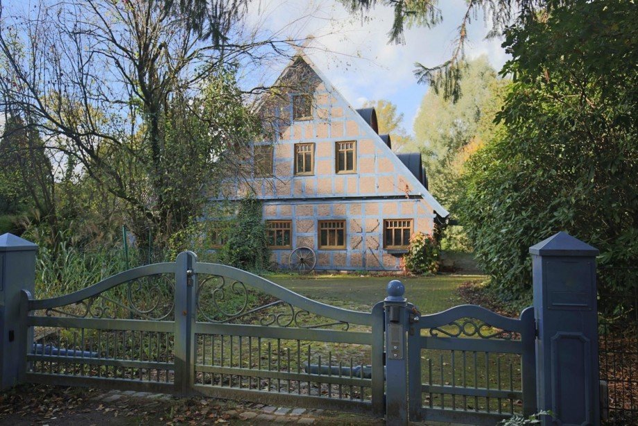 Einfahrt mit elektrischem Tor Haus Tangstedt