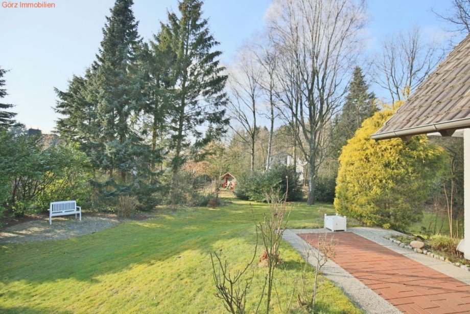 Der gro�e Garten Zweifamilienhaus Quickborn-Heide