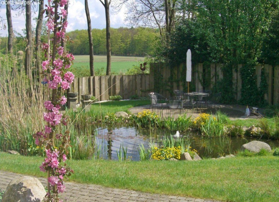 Teich mit sch�ner Holzterrasse Einfamilienhaus Sieversh�tten