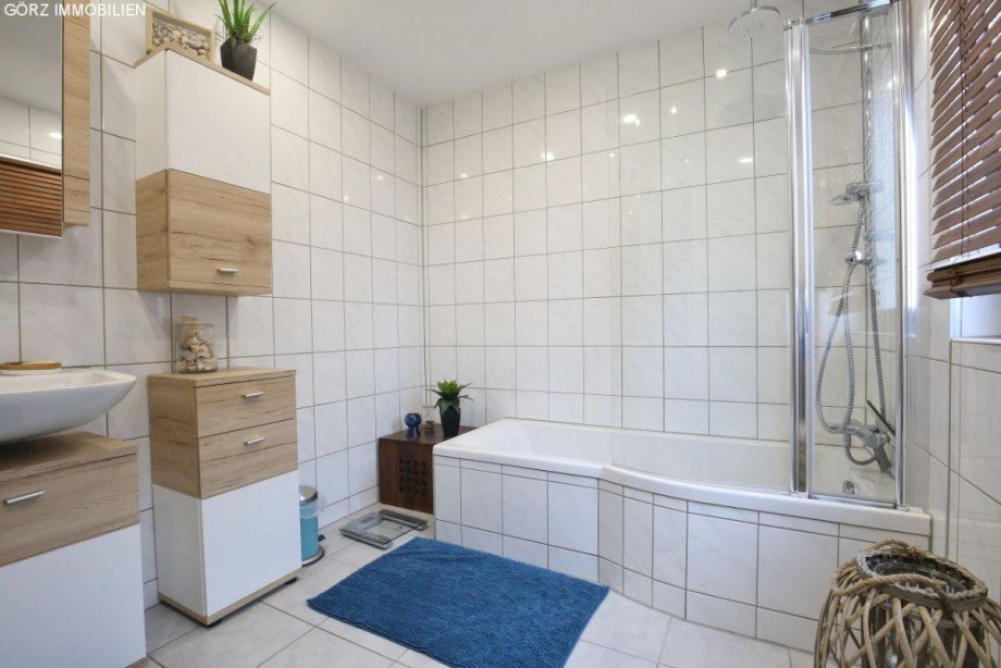 .. und sch�nen Badezimmerm�beln Einfamilienhaus Lentf�hrden