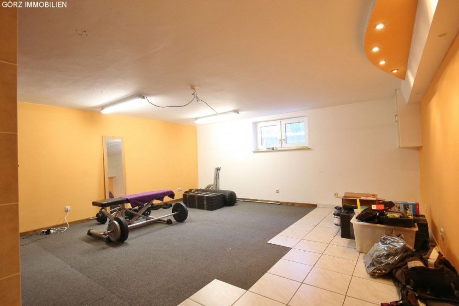 gro�es Zimmer im Keller Einfamilienhaus Henstedt-Ulzburg