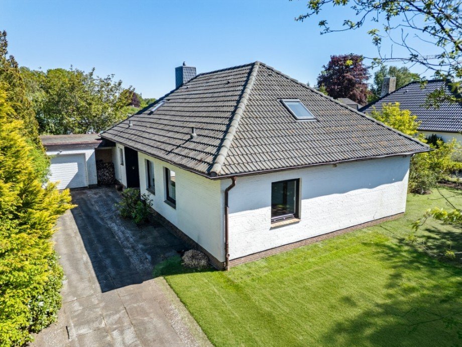 Auffahrt-Garage Einfamilienhaus Norderstedt / Glash�tte