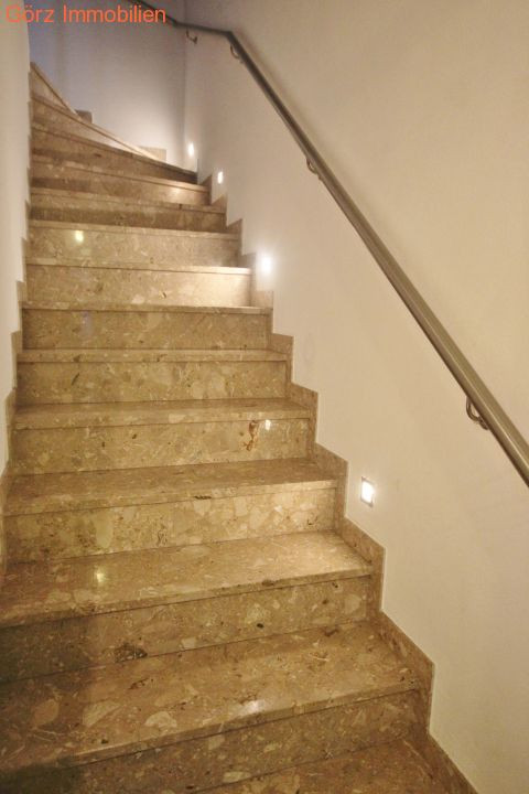 Steintreppe : mit LED-Beleuchtung und Edelstahl-Handgriff Reihenhaus Quickborn-Heide
