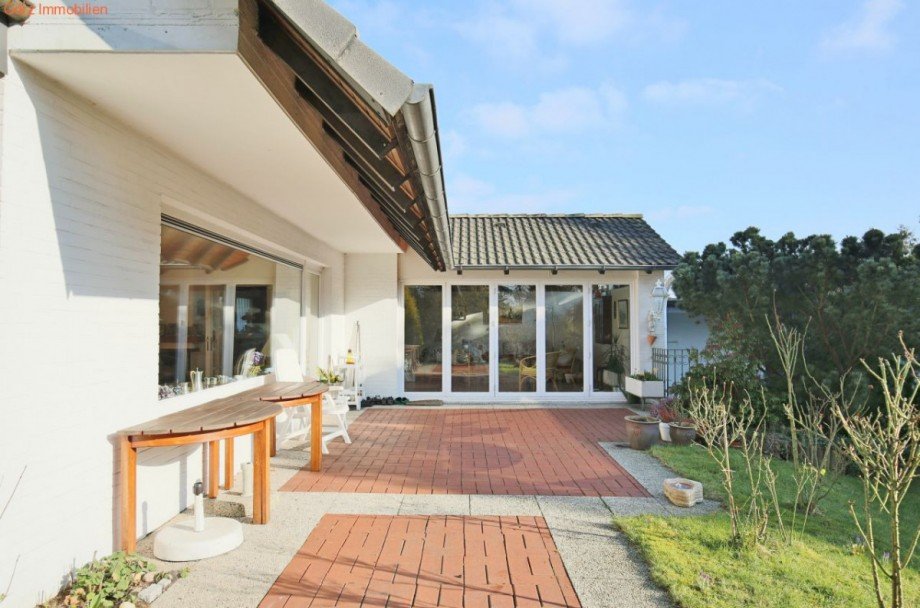 Terrasse mit Wintergarten Zweifamilienhaus Quickborn-Heide