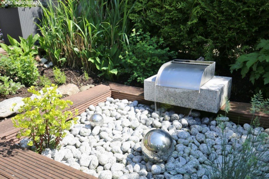 sch�ne Wasserfallanlage Reihenhaus Norderstedt