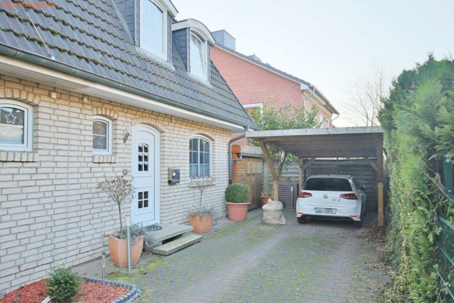 Haus von vorne Doppelhaush�lfte Norderstedt