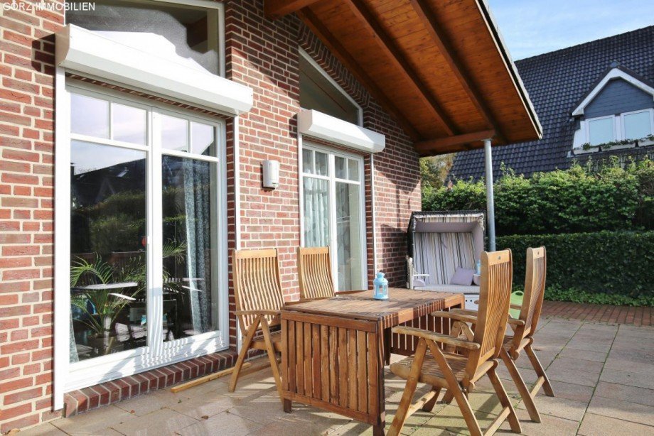 Terrassenfenster mit Rolll�den in wei� Einfamilienhaus Quickborn-Heide