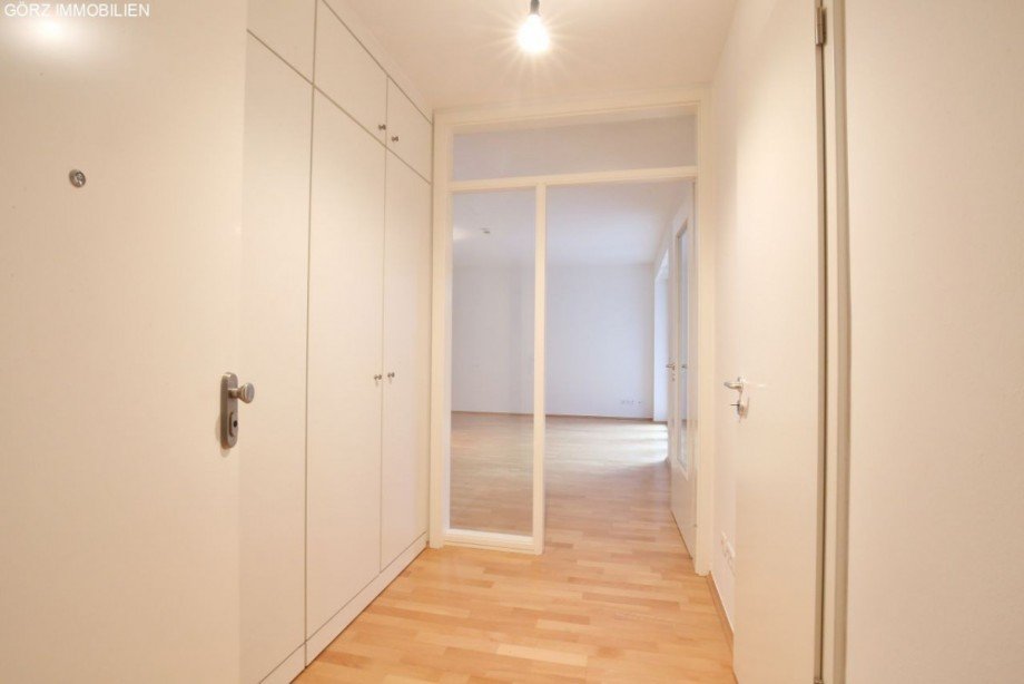 Diele mit Blick Richtung Wohnzimmer Erdgeschosswohnung Hamburg