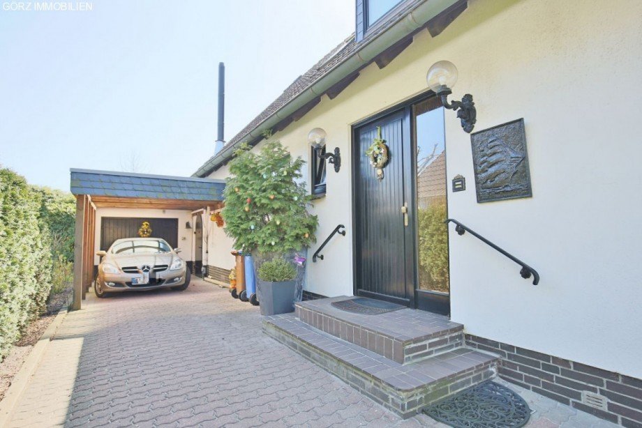 Eingangsbereich - Carport - Garage Einfamilienhaus Rellingen
