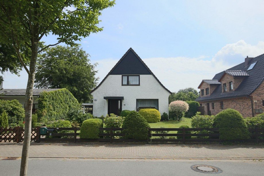Stra�enansicht Wohngrundst�ck Norderstedt / Harksheide