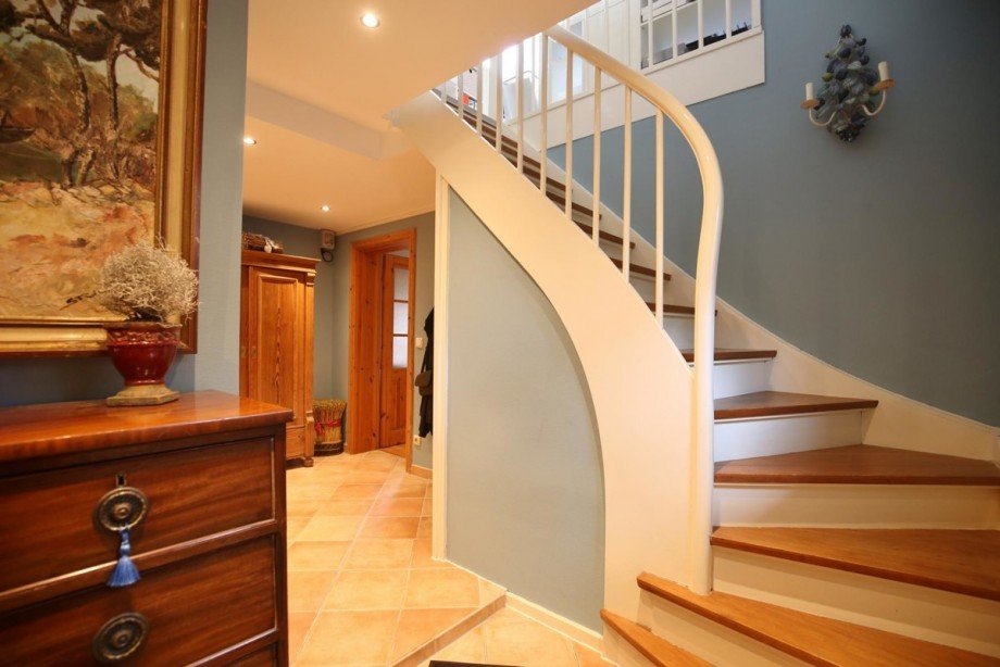 sch�ne Holztreppe Einfamilienhaus Quickborn