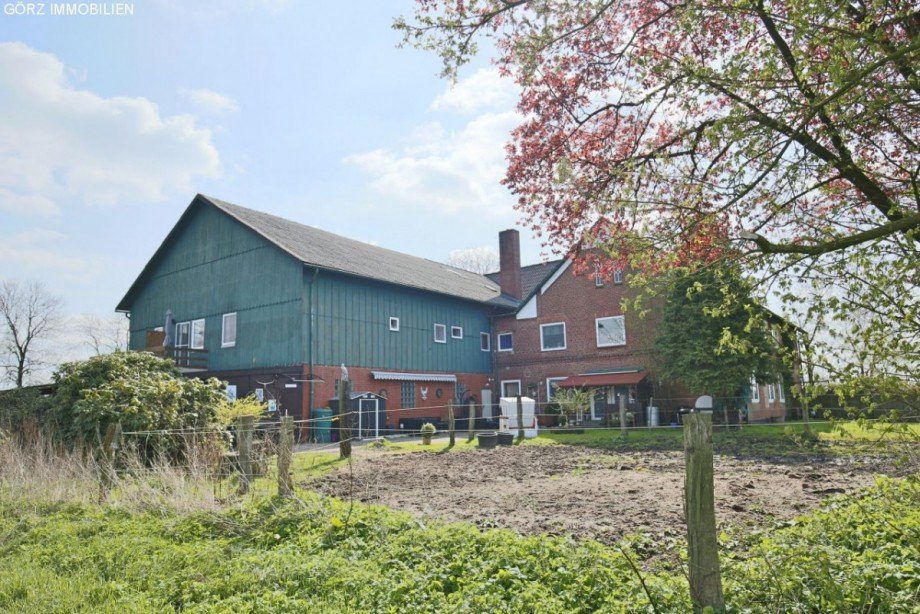 Gesamtansicht Mehrfamilienhaus Lutzhorn