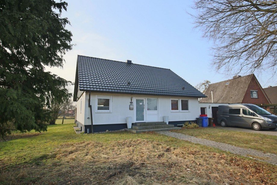 Blick von der Stra�e Einfamilienhaus Itzstedt