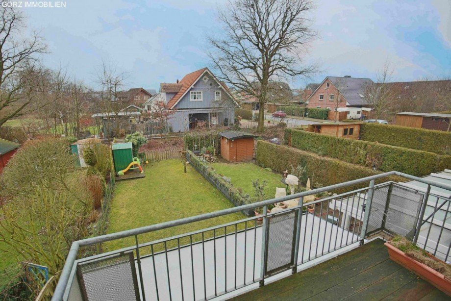 Blick vom Balkon in den Garten Reihenmittelhaus Kaltenkirchen