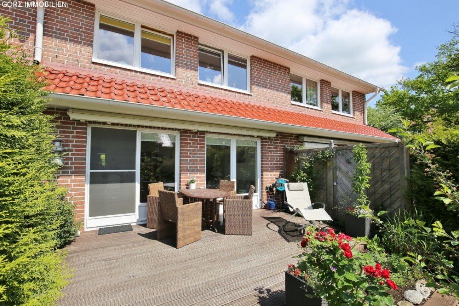 Sch�ne Terrasse aus Bankirai-Holz Reihenhaus Norderstedt