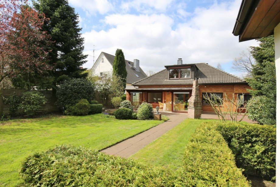 Gartenansicht () Einfamilienhaus Rellingen